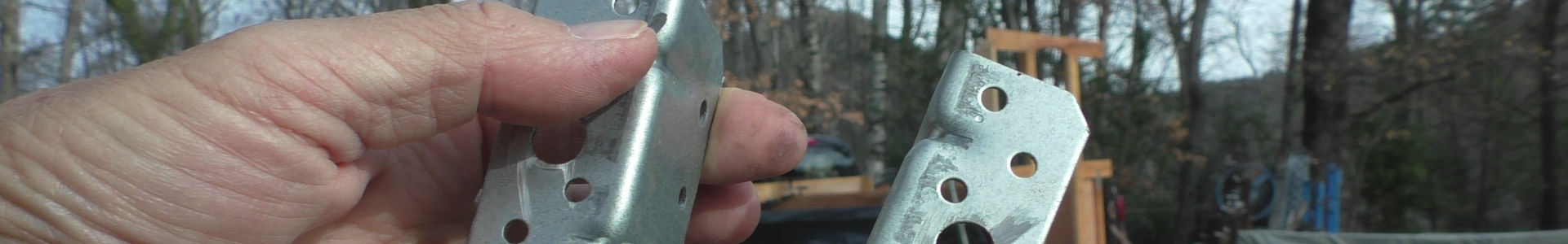 Les ferrures sont découpées en deux | Cliquer pour agrandir Photo qui montre Les ferrures sont découpées en deux | Cliquer pour agrandir