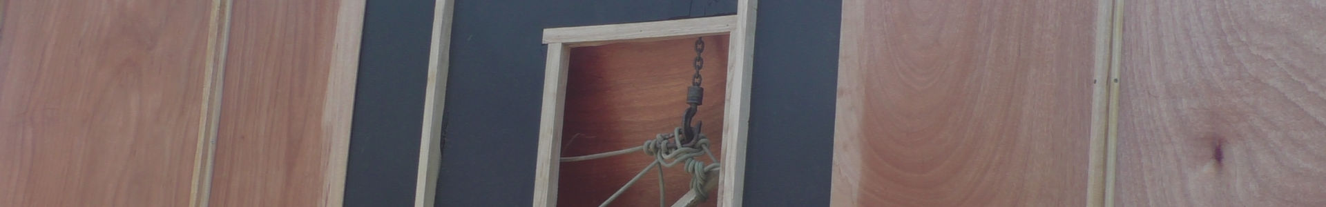 Photo qui montre Détail du cadre en châtaignier | Cliquer pour agrandir