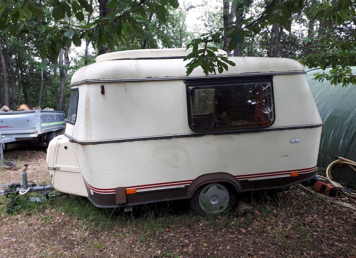Bijou, la petite caravane de presque 4 m² de Jean-Paul | Cliquer pour agrandir Bijou, la petite caravane de presque 4m² de Jean-Paul | Cliquer pour agrandir