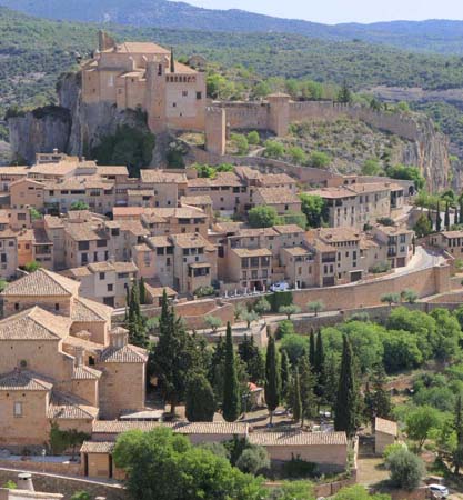 Cité médiévale d'Alquezar au bord du Rio Vero | Cliquer pour agrandir Cité médiévale d'Alquezar au bord du Rio Vero | Cliquer pour agrandir