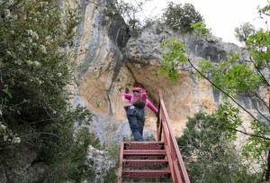 Un escalier montant jusqu'à la cavité, Aragon, Espagne. | Cliquer pour agrandir Un escalier montant jusqu'à la cavité, Aragon, Espagne. | Cliquer pour agrandir