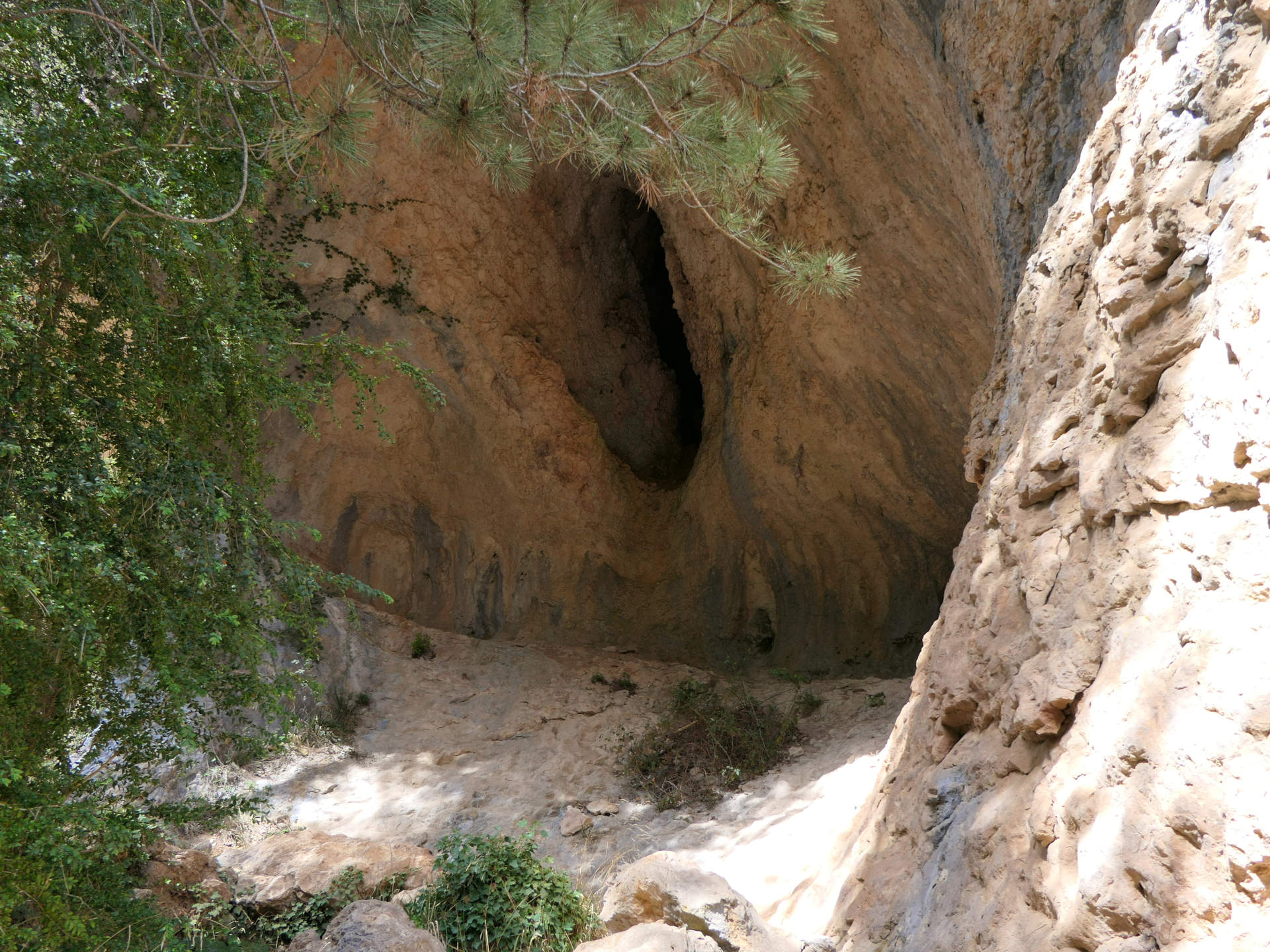 Le boyau de la caverne, Aragon, Espagne. | Cliquer pour agrandir Le boyau de la caverne, Aragon, Espagne. | Cliquer pour agrandir