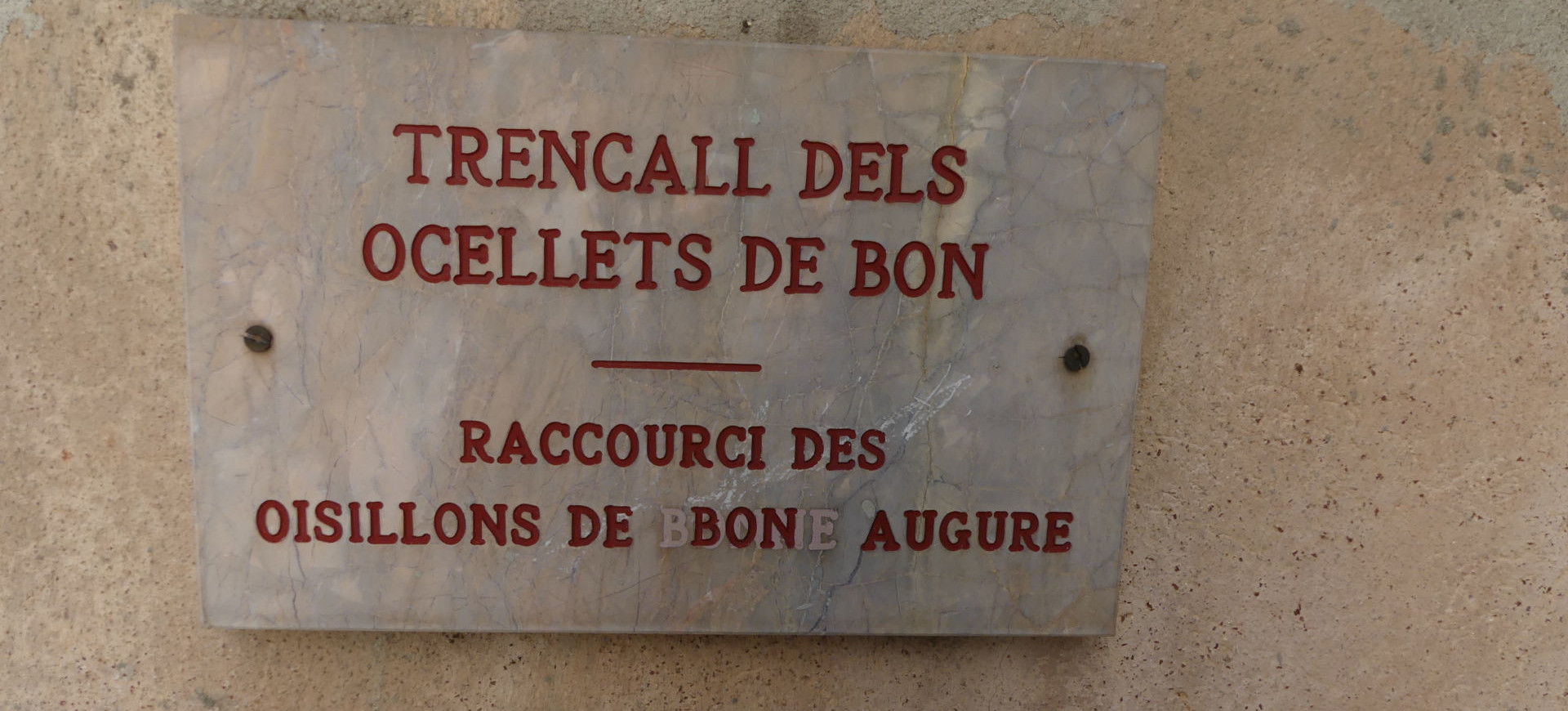 Plaque de rue typique du village. | Cliquer pour agrandir Photo qui montre une plaque de rue typique du village | Cliquer pour agrandir