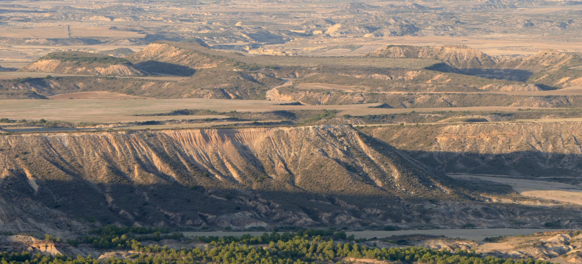 En soirée sur le désert de Las Bardenas Reales, Navarre, Espagne. | Cliquer pour agrandir Photo qui montre la soirée sur le désert de Las Bardenas Reales, Navarre, Espagne. | Cliquer pour agrandir
