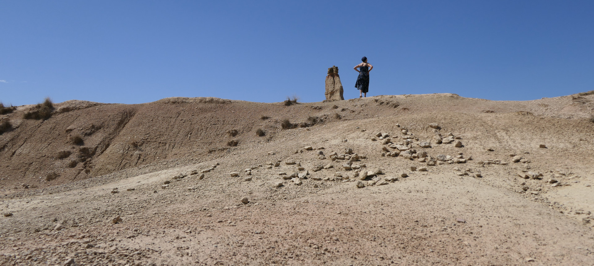 Quelques pas dans ce désert de Las Bardenas Reales | Cliquer pour agrandir Photo qui nous montre faire quelques pas dans ce désert de Las Bardenas Reales | Cliquer pour agrandir