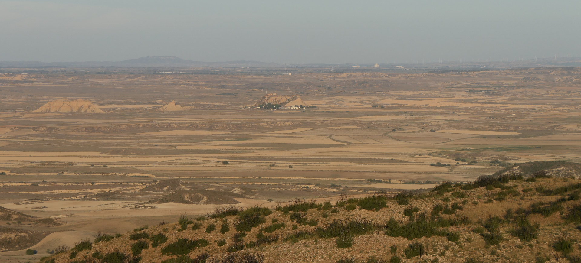 Début de la base militaire du désert de Las Bardenas Reales. | Cliquer pour agrandir Photo qui montre le début de la base militaire du désert de Las Bardenas Reales. | Cliquer pour agrandir