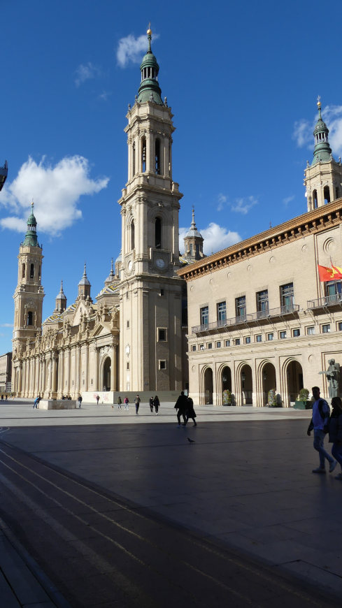 The esplanade with its two squares of Seo and Pilar. | Click to enlarge Photo of The esplanade with its two squares of Seo and Pilar | Click to enlarge
