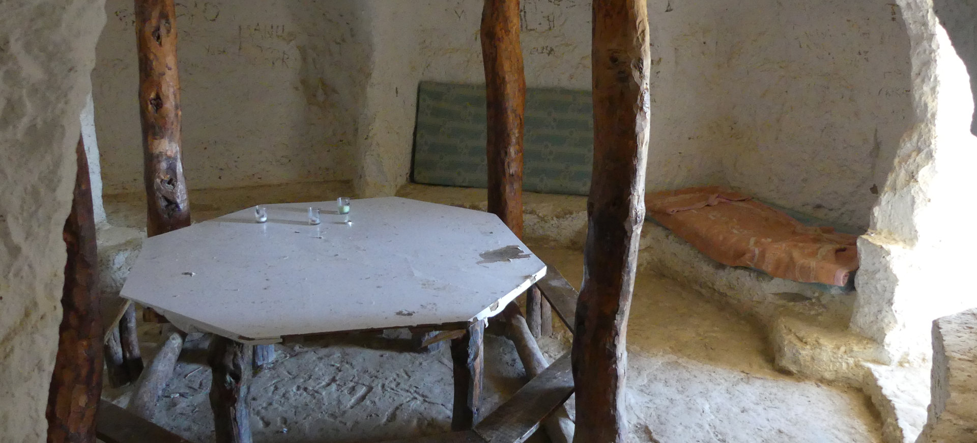 Salle à manger, Aragon, Espagne. | Cliquer pour agrandir Photo qui montre une Salle à manger, Aragon, Espagne. | Cliquer pour agrandir