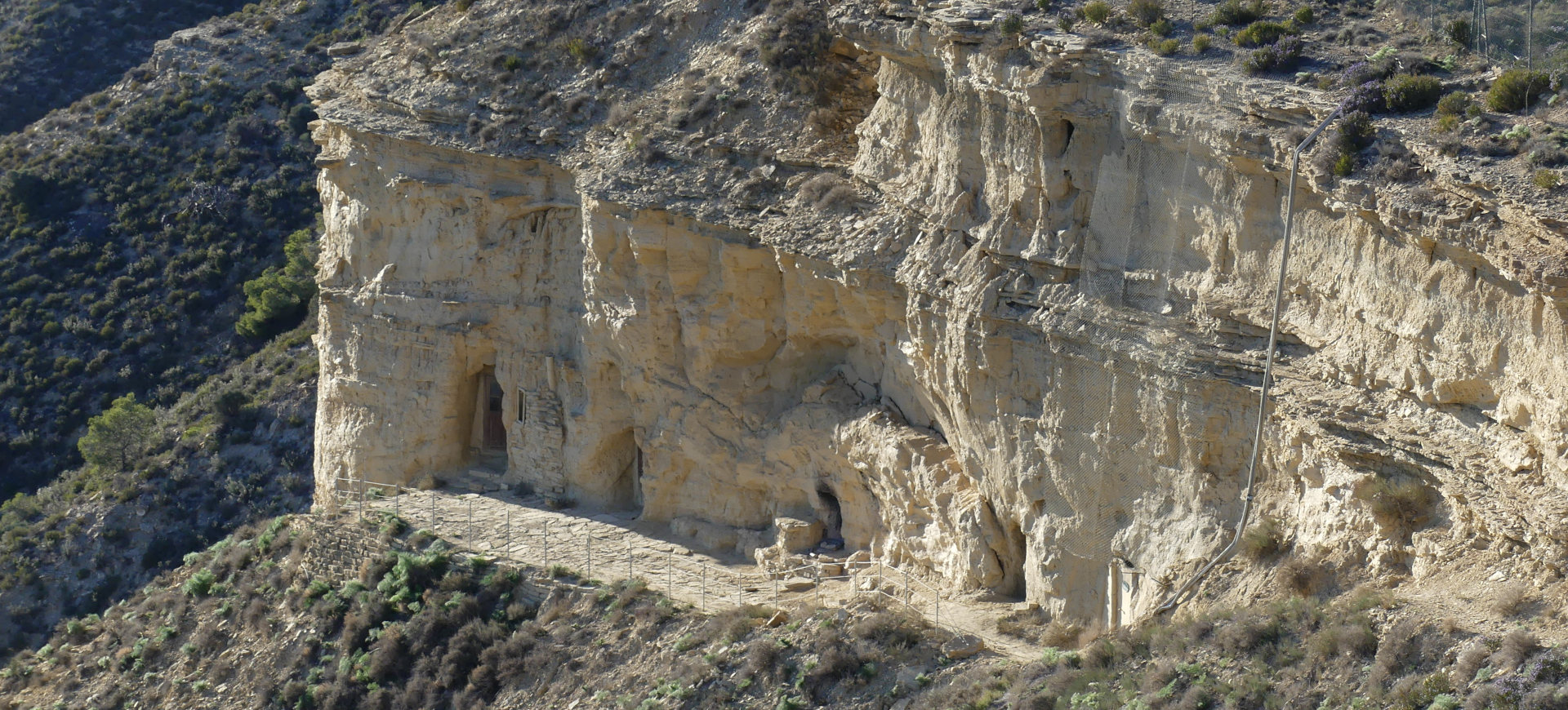 Les habitations troglodytes, Aragon, Espagne. | Cliquer pour agrandir Photo qui montre Les habitations troglodytes, Aragon, Espagne. | Cliquer pour agrandir