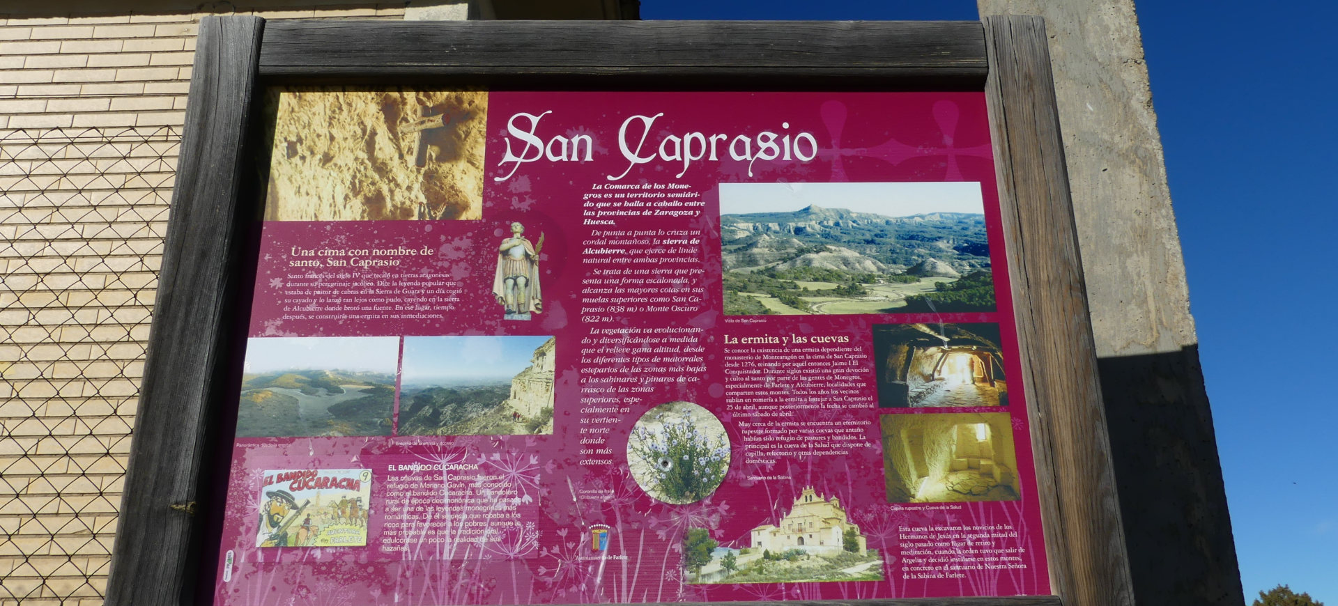 Le Panneau d'information de l'histoire de la région, Aragon, Espagne. | Cliquer pour agrandir Photo qui montre Le Panneau d'information de l'histoire de la région, Aragon, Espagne. | Cliquer pour agrandir