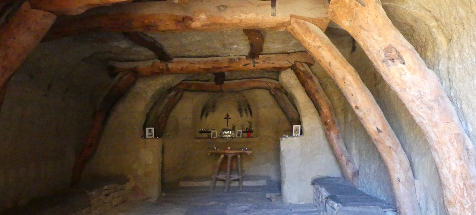 L'intérieur d'une des cavités, Aragon, Espagne. | Cliquer pour agrandir Photo qui montre L'intérieur d'une des cavités, Aragon, Espagne. | Cliquer pour agrandir