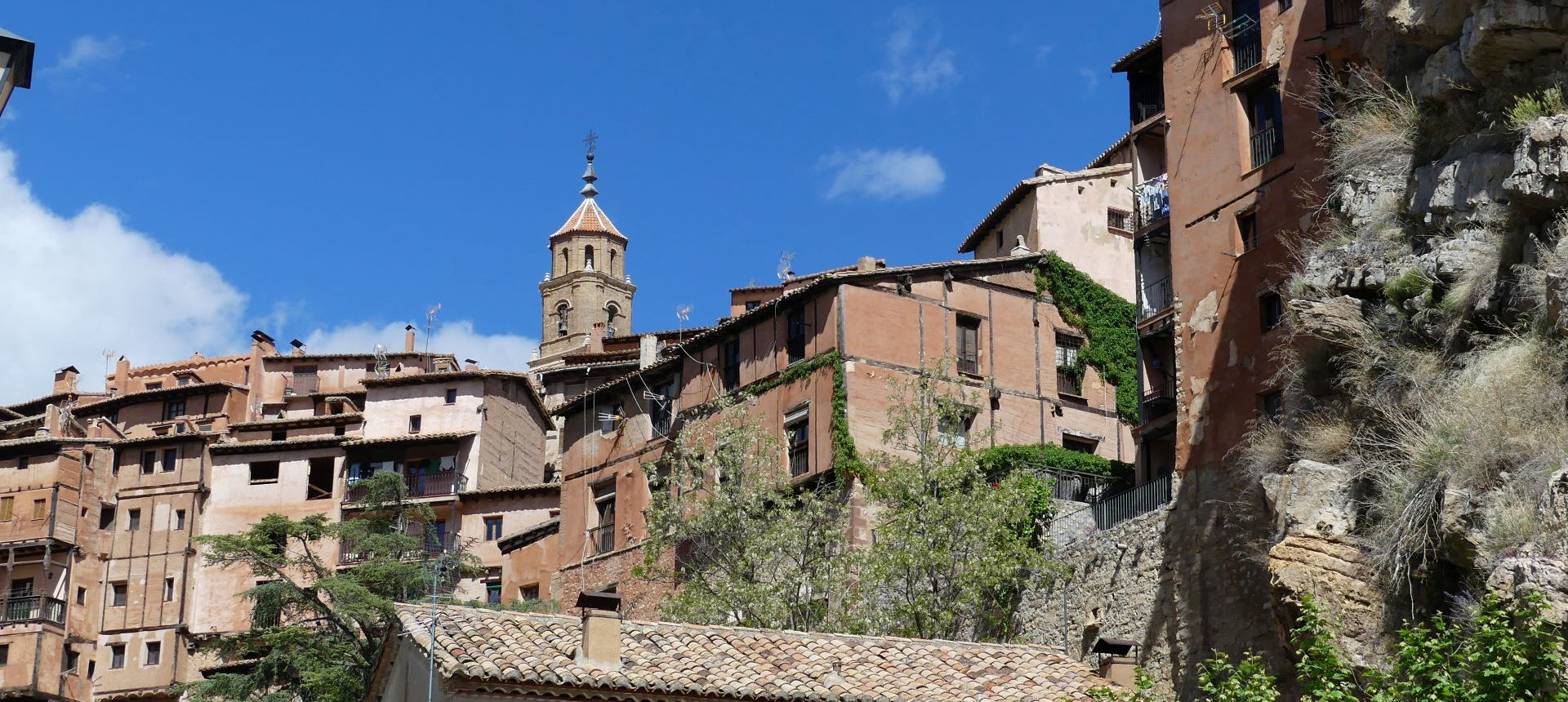 Arrivés à Albarracin, Aragon, Espagne | Cliquer pour agrandir Photo qui montre l'Arrivée à Albarracin, Aragon, Espagne' | Cliquer pour agrandir