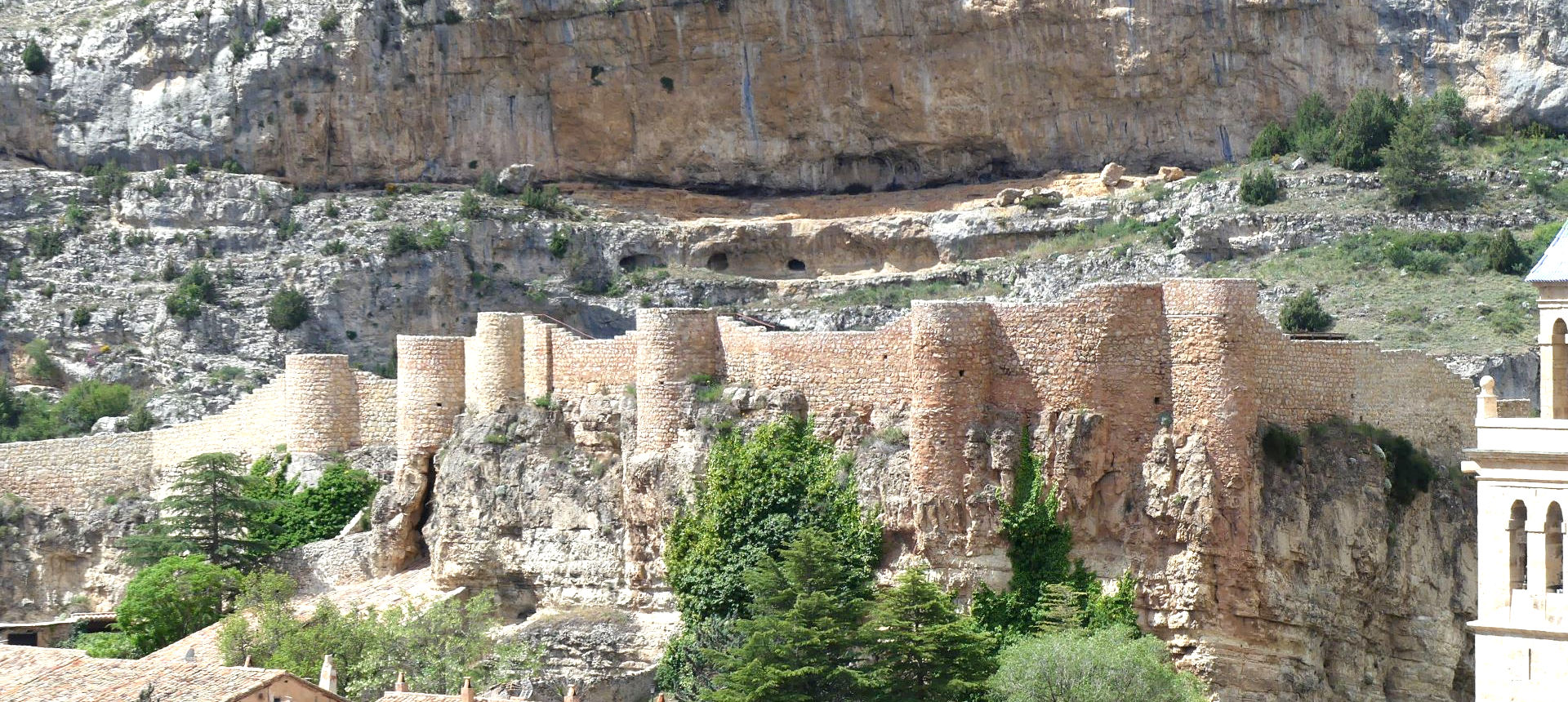 Village d’Albarracin vu d’en haut, Aragon, Espagne. | Cliquer pour agrandir Photo qui montre le Village d’Albarracin vu d’en haut, Aragon, Espagne. | Cliquer pour agrandir