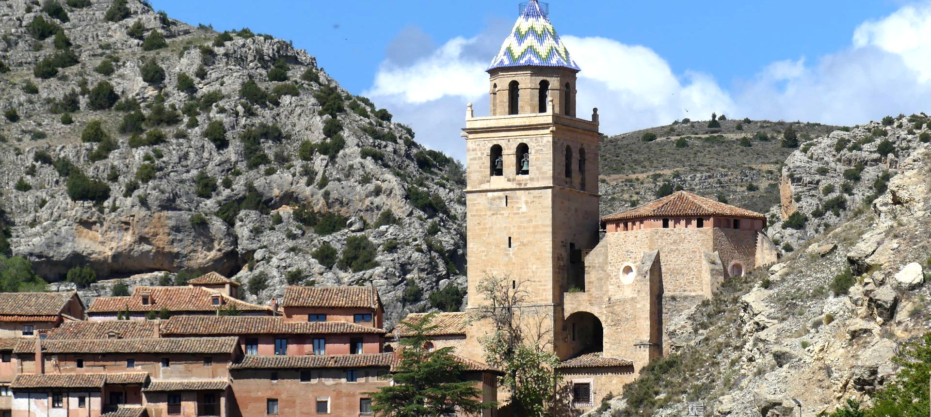 La cathédrale de Salvador, Albarracin, Aragon, Espagne. | Cliquer pour agrandir Photo qui montre La cathédrale de Salvador, Albarracin, Aragon, Espagne. | Cliquer pour agrandir