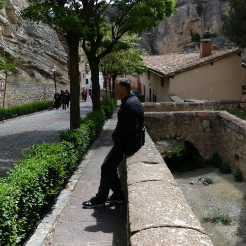 Jean-Paul se traîne après moi Albarracin, Aragon, Espagne. | Cliquer pour agrandir Photo qui montre Jean-Paul se traîne après moi Albarracin, Aragon, Espagne. | Cliquer pour agrandir