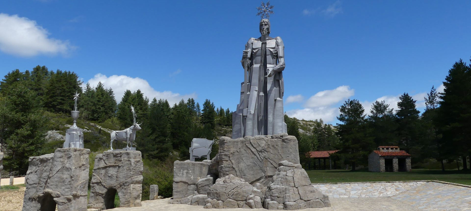 Monument conçu en 1974 par José Gonzao Vives, Aragon, Espagne. | Cliquer pour agrandir Photo qui montre Monument conçu en 1974 par José Gonzao Vives, Aragon, Espagne | Cliquer pour agrandir