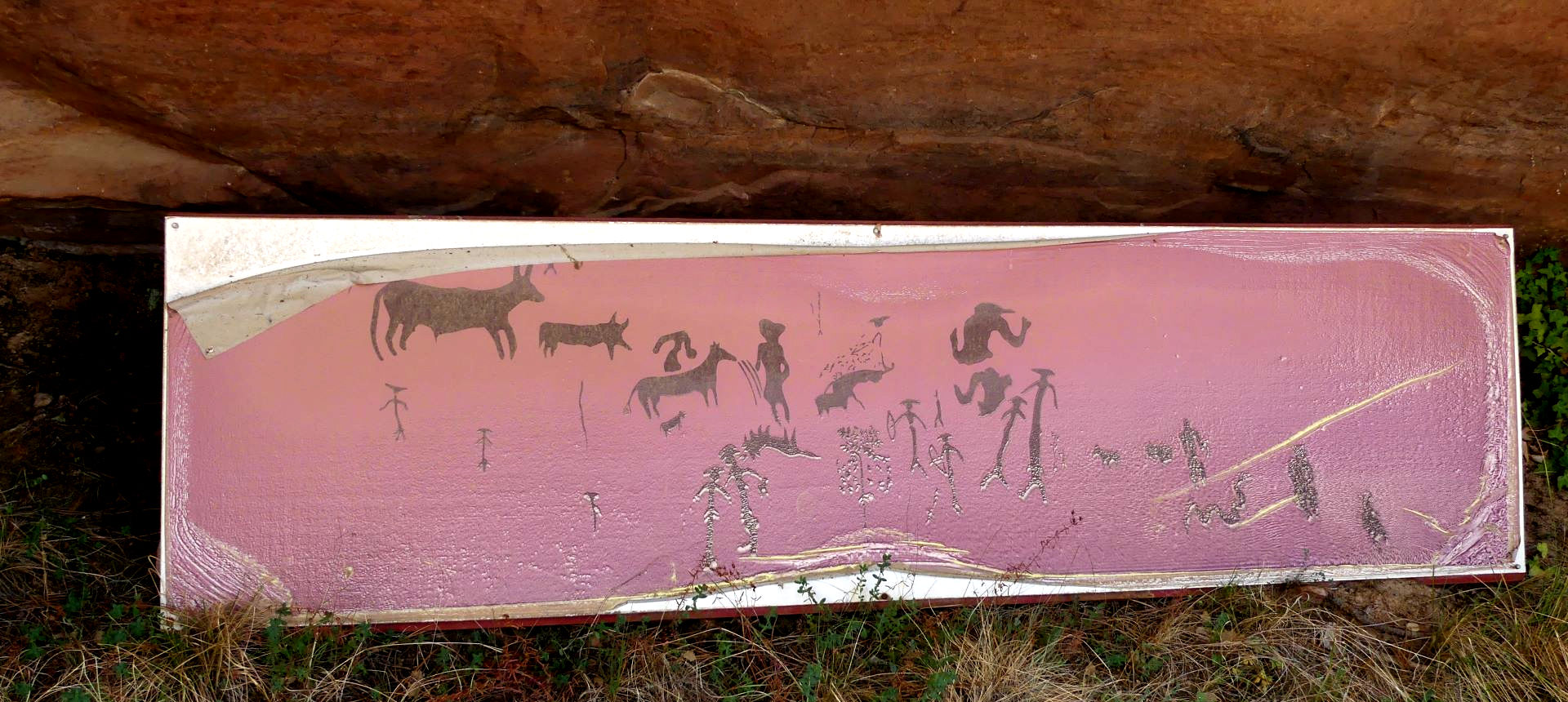 Peintures rupestres, Doña Clotilde, Albarracin, Aragon, Espagne. | Cliquer pour agrandir Photo qui montre Les Peintures rupestres, Doña Clotilde, Albarracin, Aragon, Espagne. | Cliquer pour agrandir