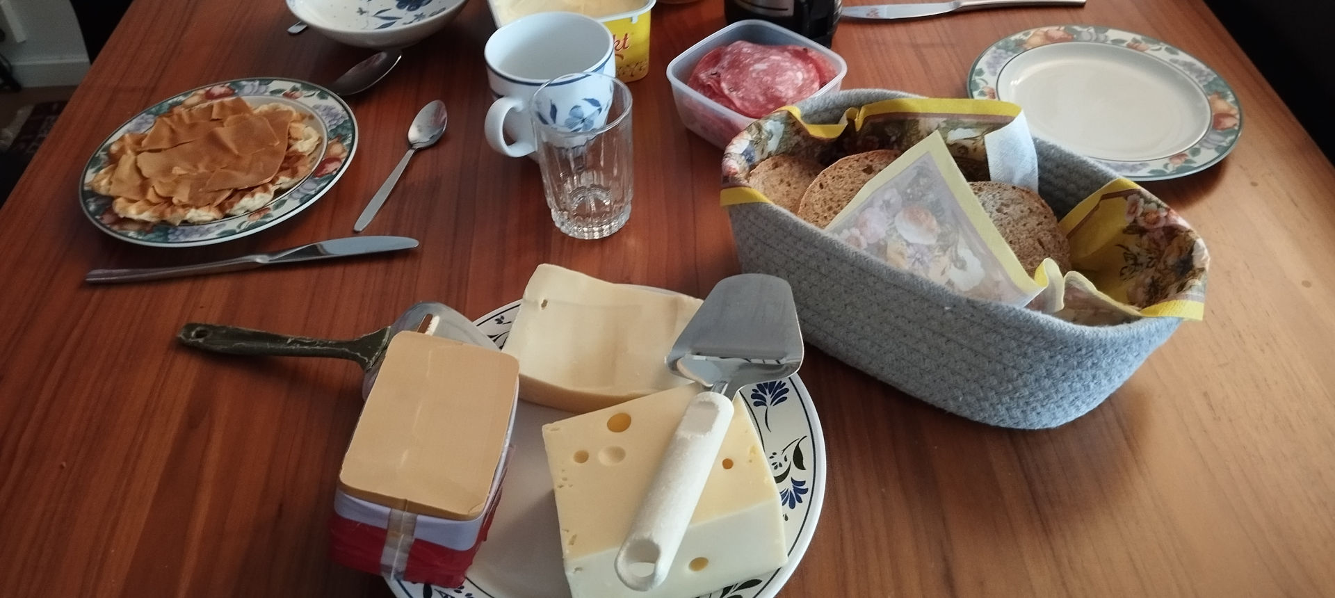 Gudbrandsdalsost, fromage norvégien couleur caramel fabriqué avec du lait de chèvre. Norvège | Cliquer pour agrandir Photo qui montre Le Gudbrandsdalsost, fromage norvégien couleur caramel fabriqué avec du lait de chèvre. Norvège | Cliquer pour agrandir