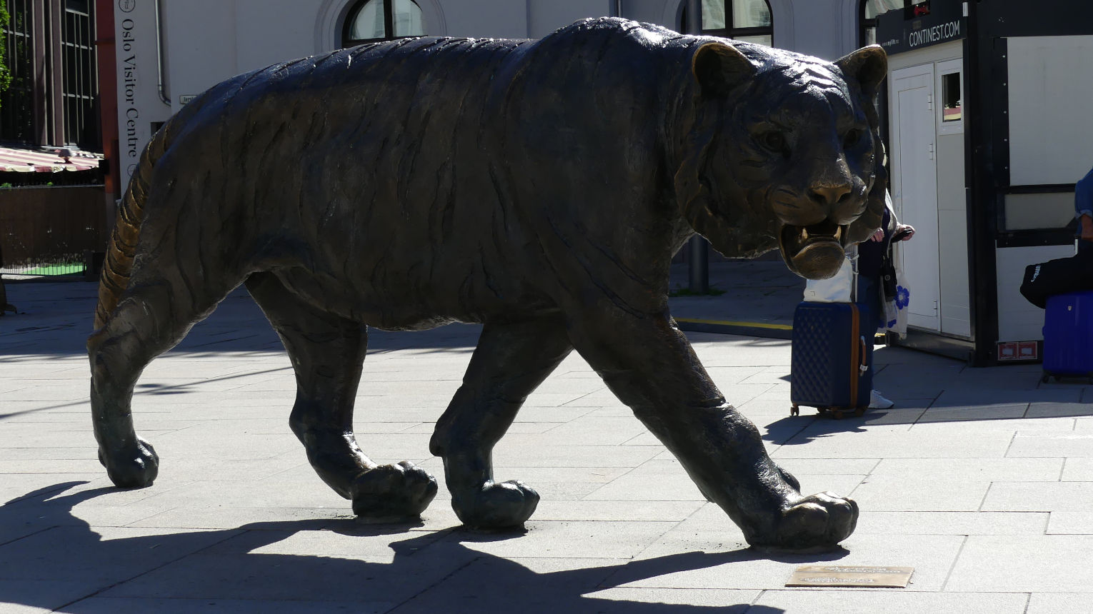Le tigre d'Oslo, œuvre en bronze de 4,5 mètres. | Cliquer pour agrandir Photo qui montre Le tigre d'Oslo, œuvre en bronze de 4,5 mètres. | Cliquer pour agrandir