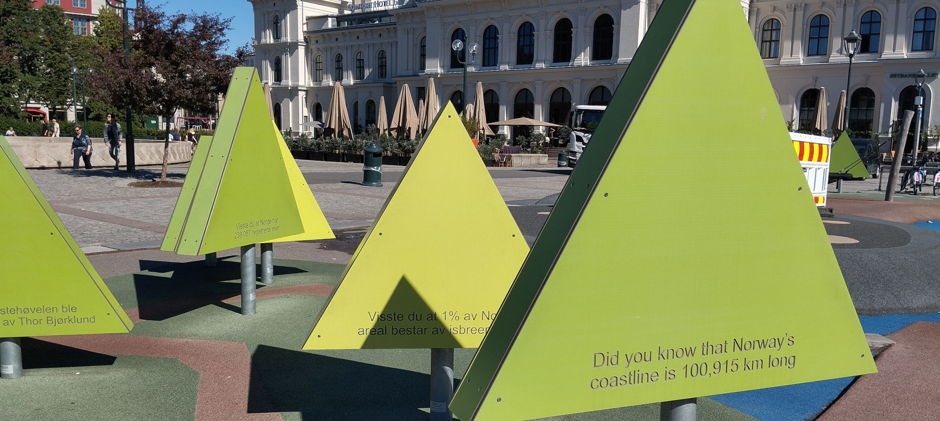 Le parvis de la gare | Cliquer pour agrandir Photo qui montre Le parvis de la gare | Cliquer pour agrandir