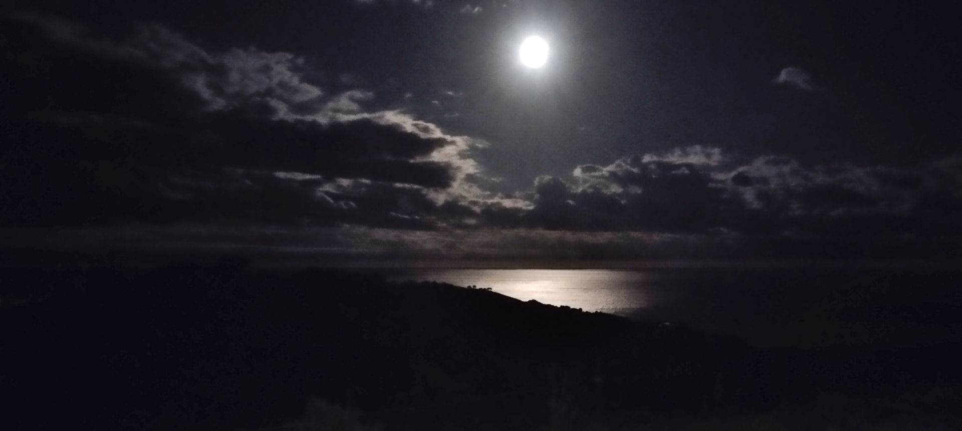 Hunter's Moon. | click to enlarge Photo showing une Hunter's Moon | click to enlarge