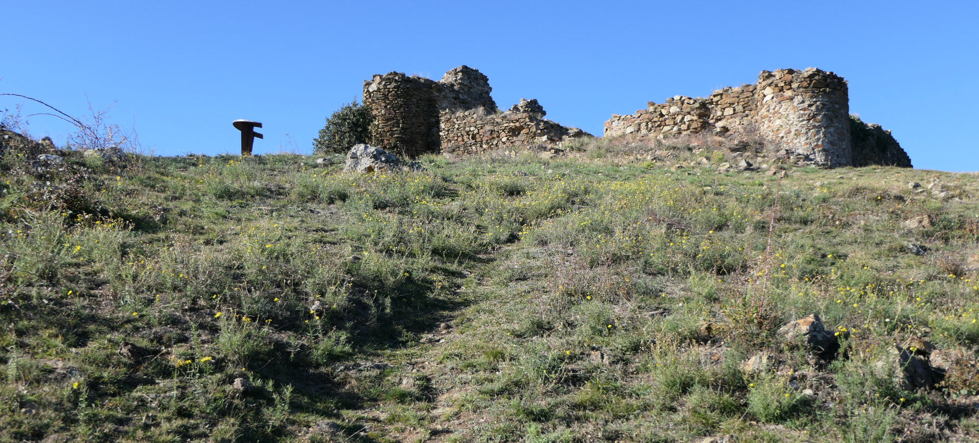 Casteil de Bellpuig, Pyrénées-Orientales, France | Cliquer pour agrandir Photo qui montre le Casteil de Bellpuig, Pyrénées-Orientales, France | Cliquer pour agrandir