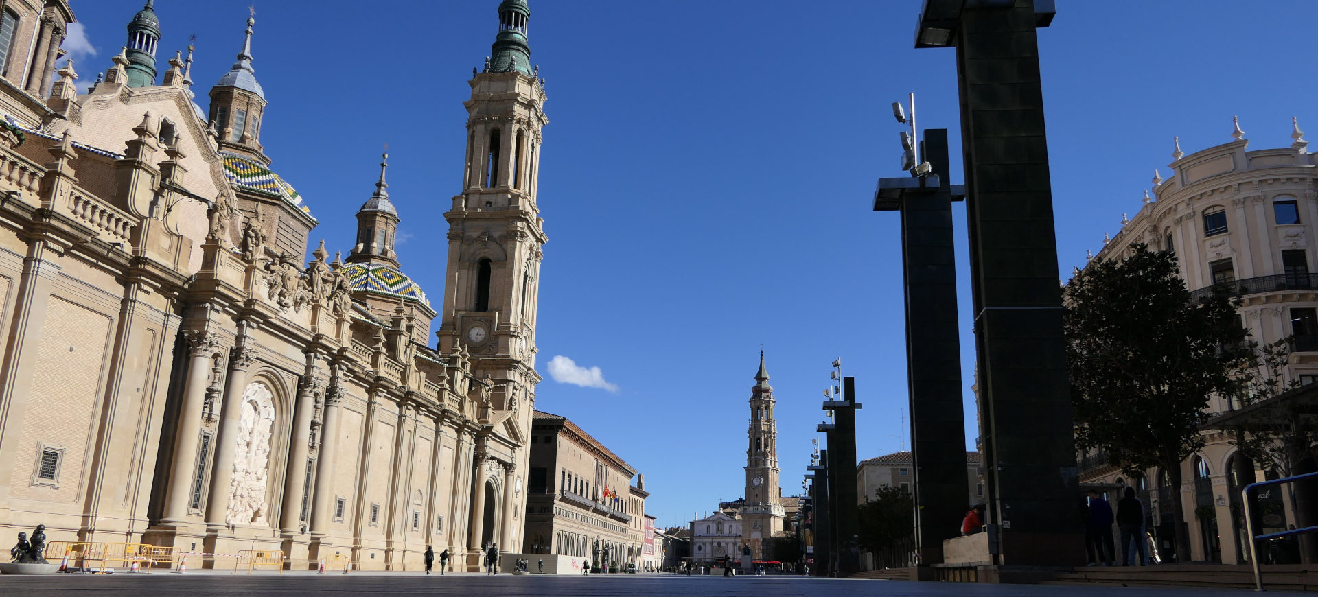 Plaza del Pilar, Saragosse, Espagne | Cliquer pour agrandir Plaza del Pilar, Saragosse, Espagne | Cliquer pour agrandir