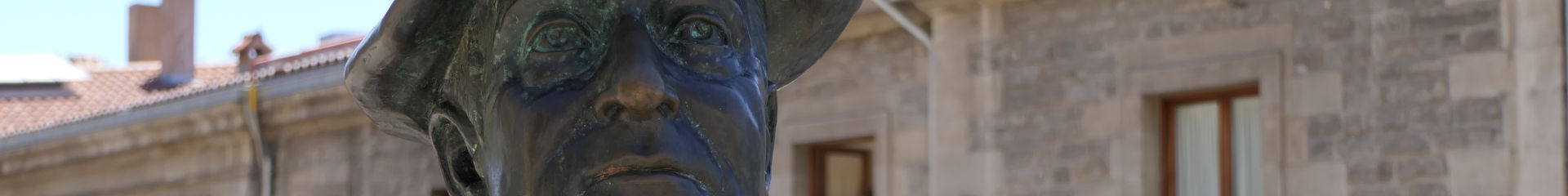 Photo qui montre une statue à Vitoria-Gasteiz, Pays Basques en Espagne. | Cliquer pour agrandir